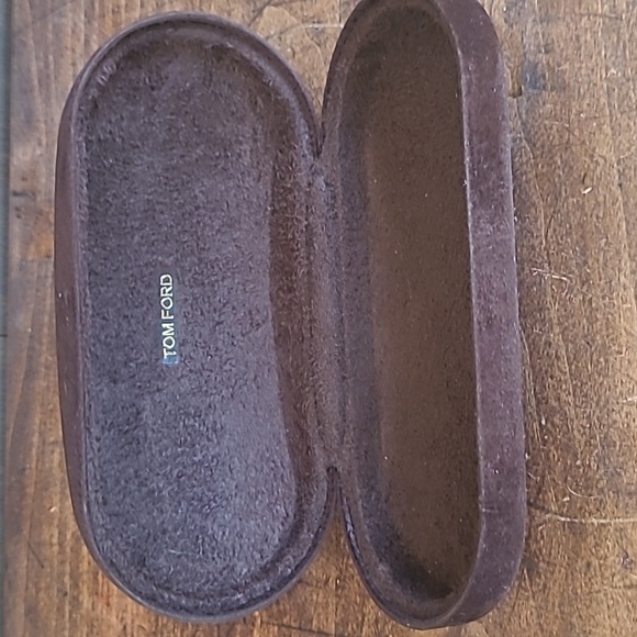 Tom Ford Sunglass Case Women/Men/Unisex Brown Oval Sunglass Holder - Picture 4 of 9